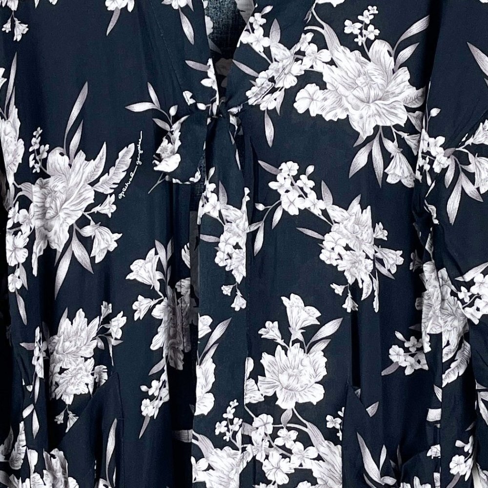 2/$14 Spiritual Gangster Floral Kimono - Picture 4 of 5